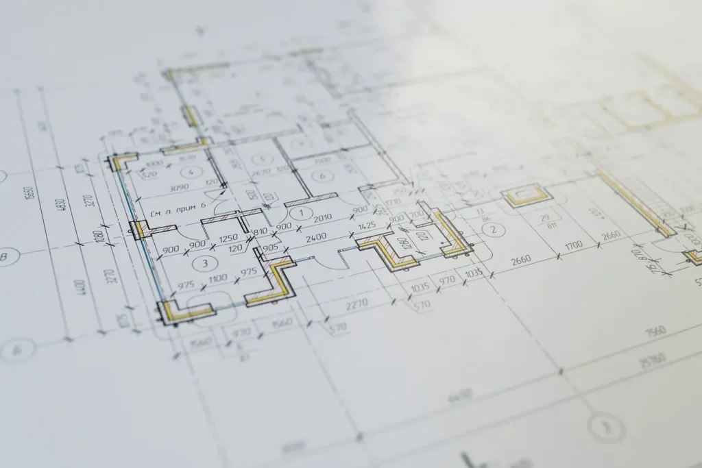 Nowoczesny dom energooszczędny z panelami słonecznymi i zielonym dachem