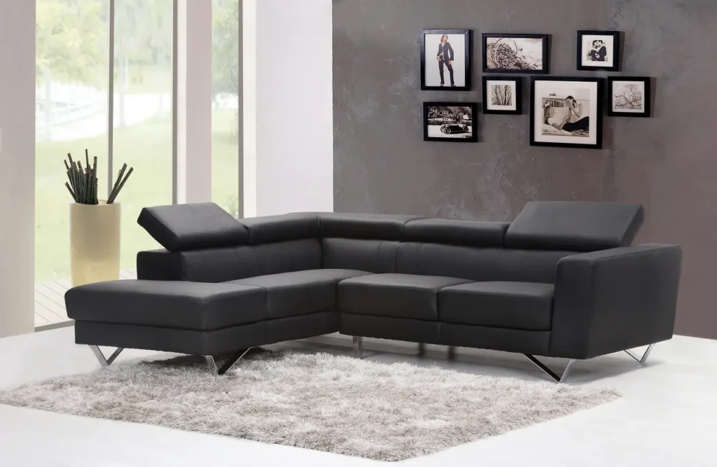 Nowoczesna modułowa sofa w minimalistycznym salonie
